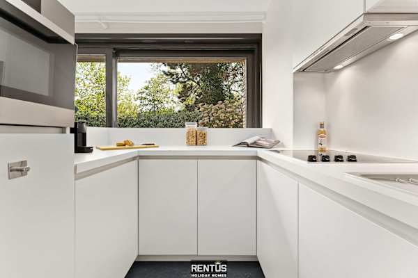Sasea - ground floor apartment with garden