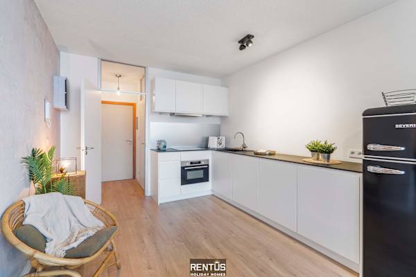 Sandy View - spacious studio flat near the beach