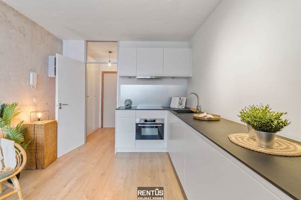 Sandy View - spacious studio flat near the beach