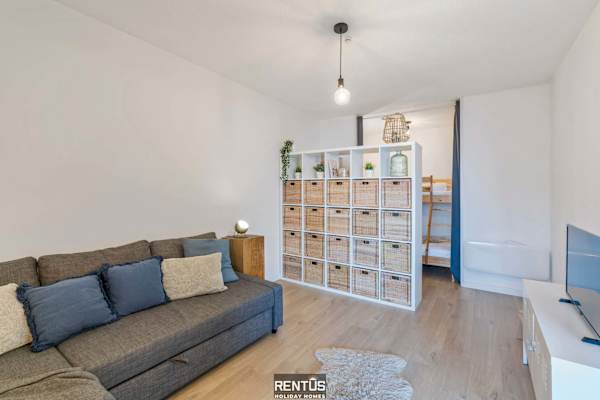 Sandy View - spacious studio flat near the beach