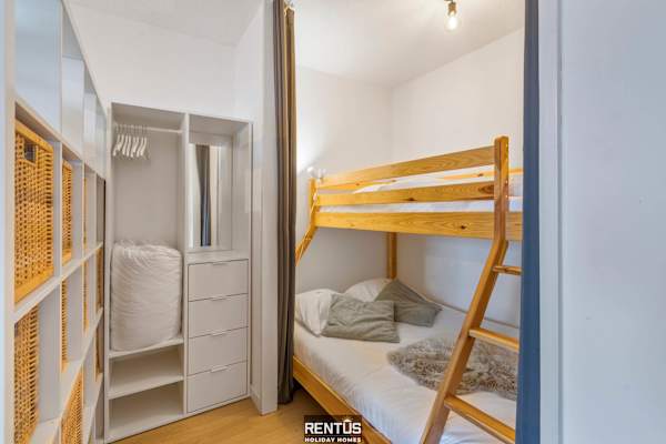 Sandy View - spacious studio flat near the beach