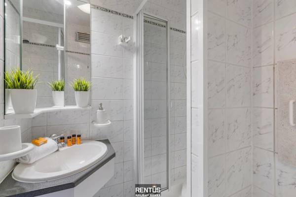 Sandy View - spacious studio flat near the beach