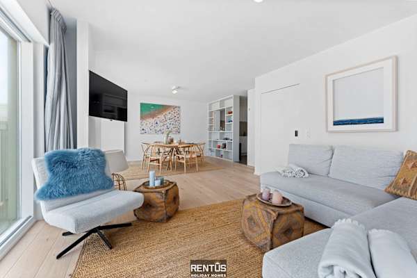 Seaflow-holiday apartment with frontal sea view
