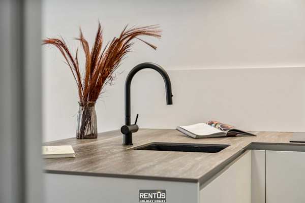 Port Orion - brand new ground floor flat with pool