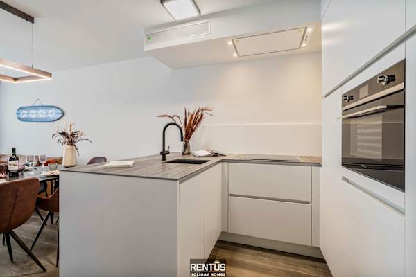 Port Orion - brand new ground floor flat with pool
