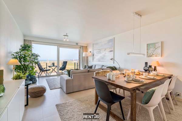 Lighthouse View-pier facing apartment with garage