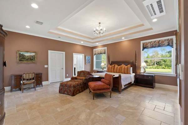 Suite 11 with king bed