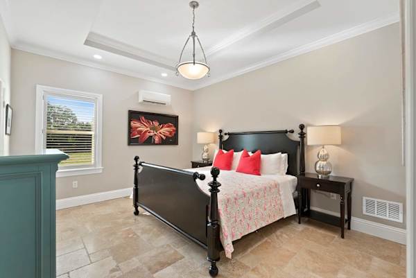 Suite 3 with queen bed