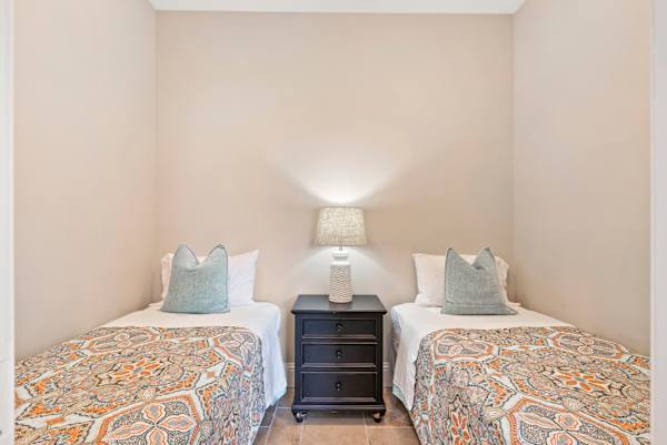 Suite with twin beds