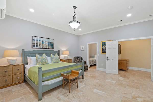 Suite 2 with King Bed