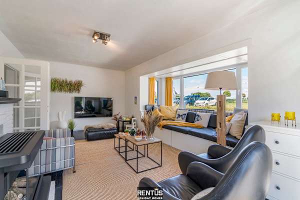 Villa Gamoni - spacious holiday home with garden