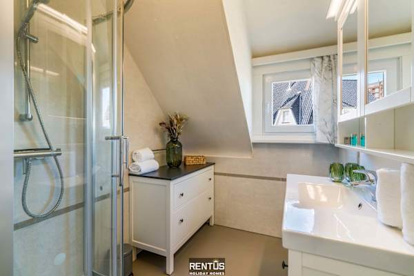 Villa Gamoni - spacious holiday home with garden