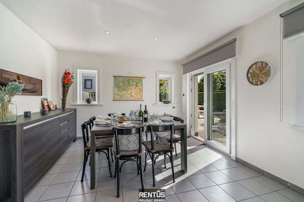 Villa Gamoni - spacious holiday home with garden
