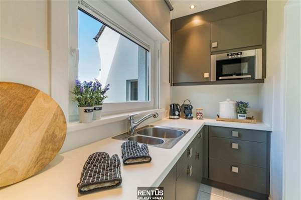 Villa Gamoni - spacious holiday home with garden