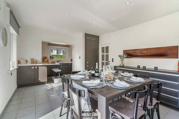 Villa Gamoni - spacious holiday home with garden