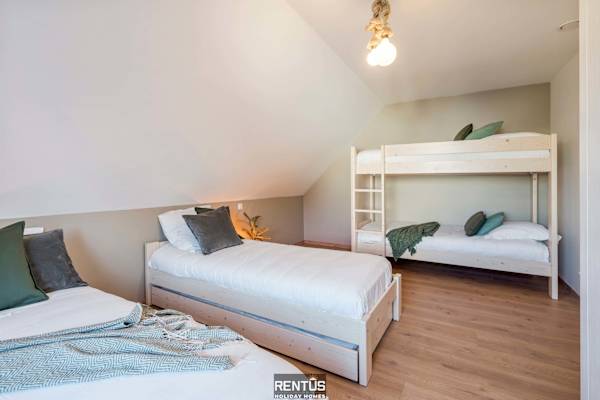 Villa Sailing-large luxury house in quiet location