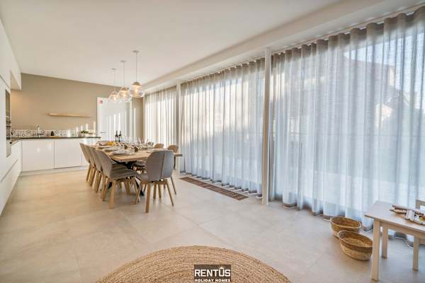 Villa Sailing-large luxury house in quiet location