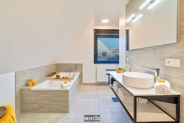 Villa Sailing-large luxury house in quiet location