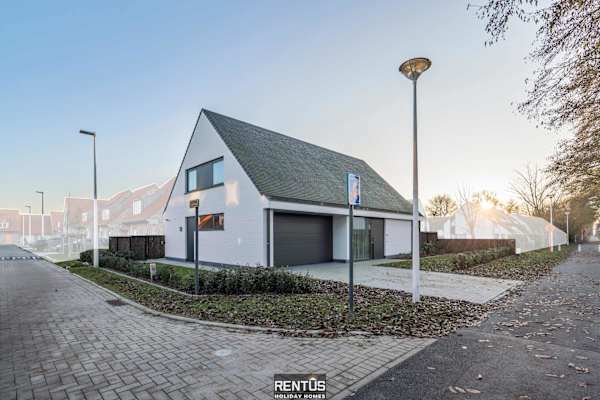 Villa Sailing-large luxury house in quiet location