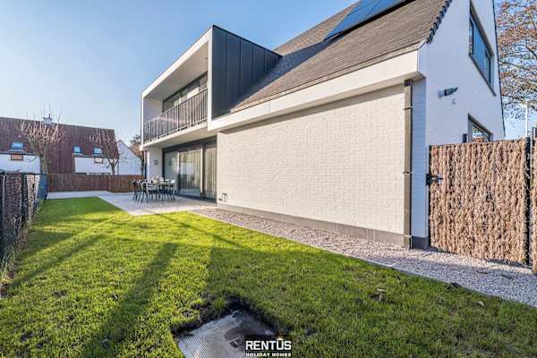 Villa Sailing-large luxury house in quiet location