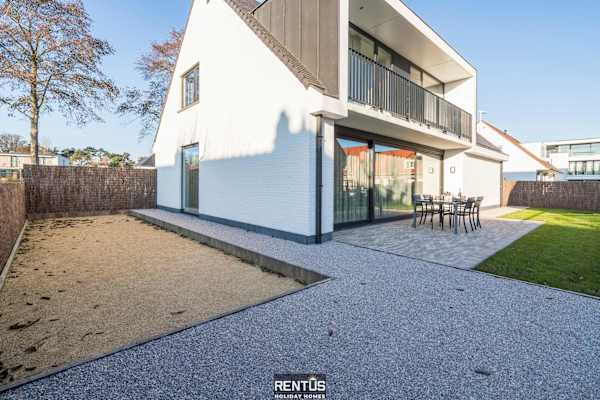 Villa Sailing-large luxury house in quiet location