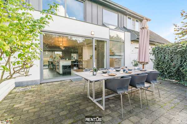 Villa Pippa - house on a short walk from the beach