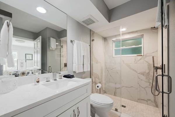 Beautiful; Bright; Modern Bathroom & Walk-in shower