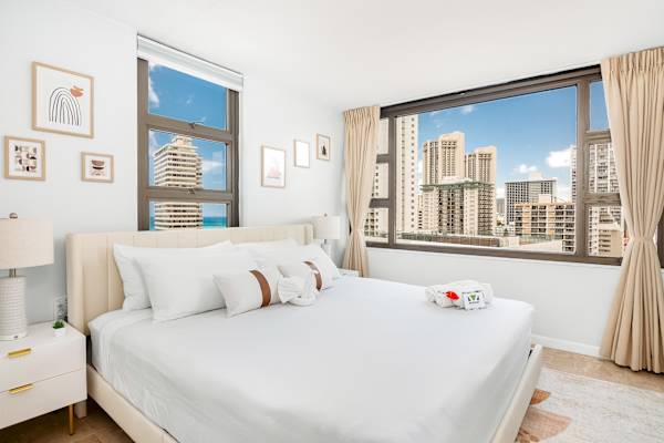 Relax and have a restful night's sleep in your bedroom with a king-size bed and a stunning ocean and city view.