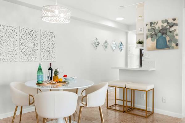Dining table with 4 chairs, and counter with 2 bar stools.