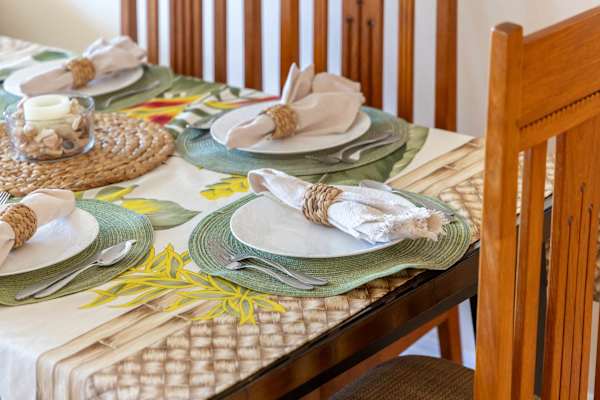 Island living - lanai, pool & beach essentials