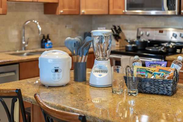 Island living - lanai, pool & beach essentials
