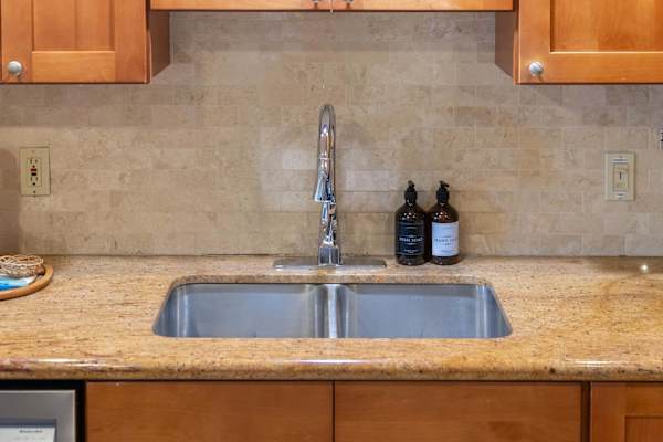 Island living - lanai, pool & beach essentials