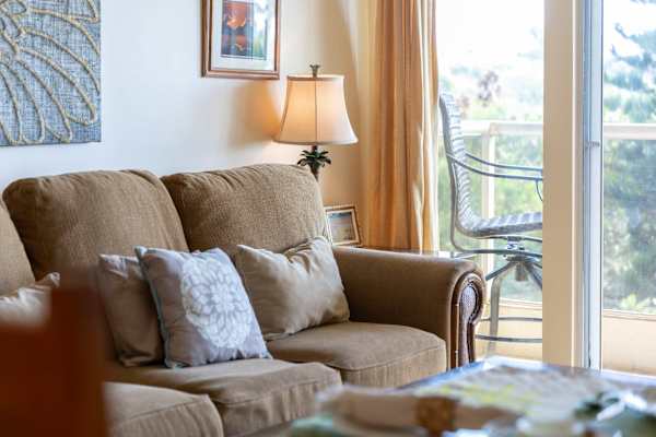 Island living - lanai, pool & beach essentials