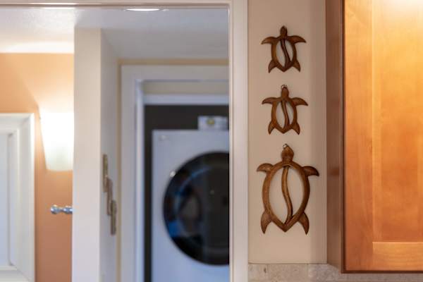 Island living - lanai, pool & beach essentials