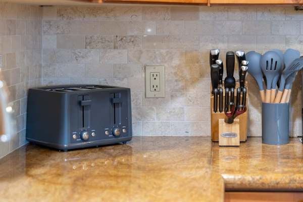 Island living - lanai, pool & beach essentials