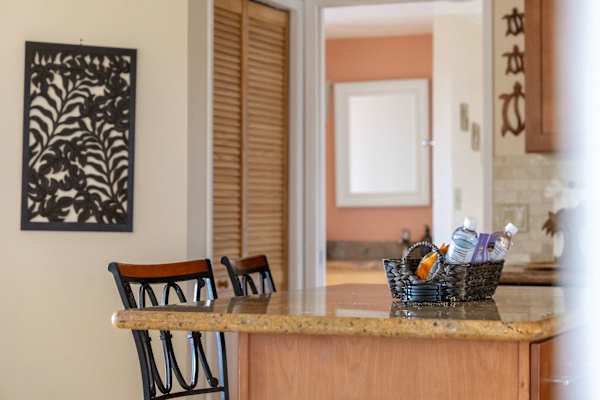 Island living - lanai, pool & beach essentials