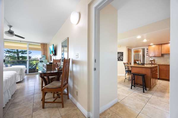 Island living - lanai, pool & beach essentials