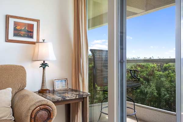 Island living - lanai, pool & beach essentials