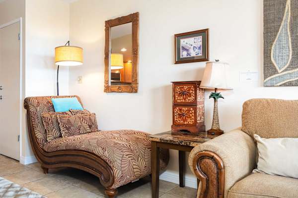Island living - lanai, pool & beach essentials
