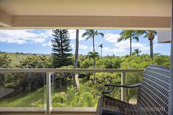 Island living - lanai, pool & beach essentials