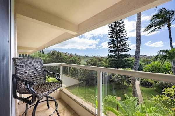 Island living - lanai, pool & beach essentials