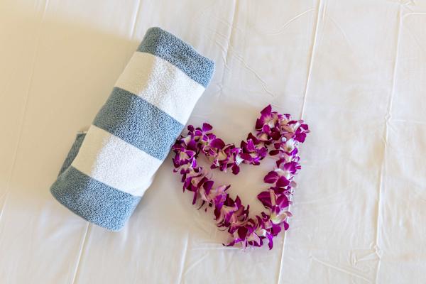 Island living - lanai, pool & beach essentials