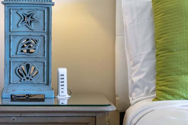 Island living - lanai, pool & beach essentials