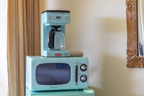 Island living - lanai, pool & beach essentials