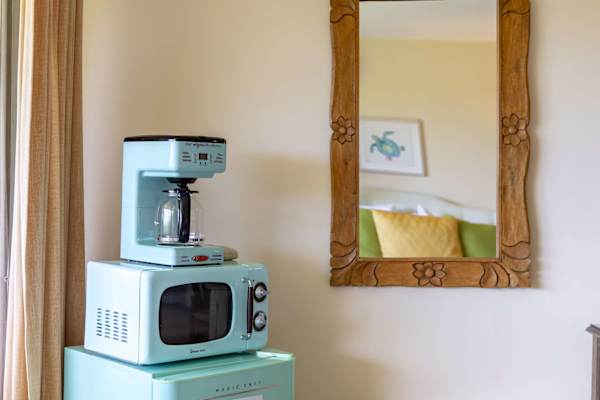 Island living - lanai, pool & beach essentials