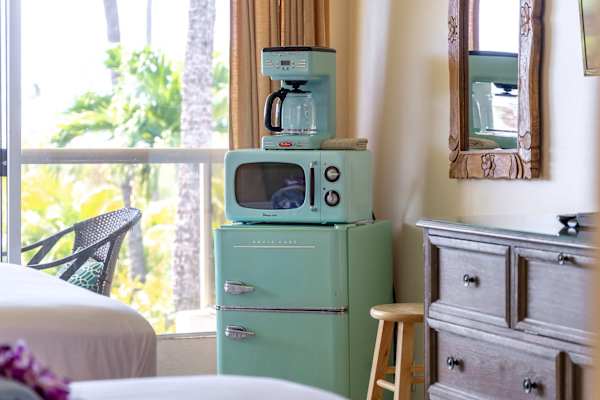 Island living - lanai, pool & beach essentials