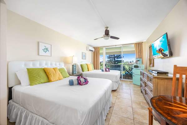 Island living - lanai, pool & beach essentials