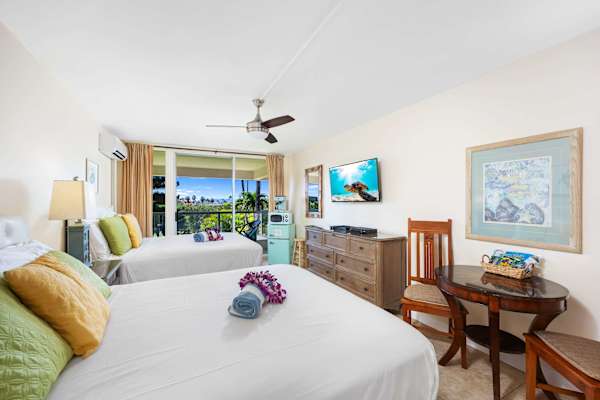 Island living - lanai, pool & beach essentials