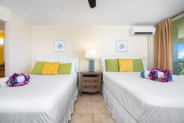 Island living - lanai, pool & beach essentials