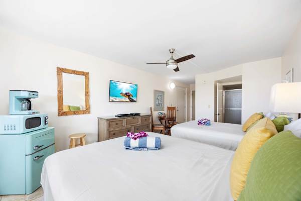 Island living - lanai, pool & beach essentials